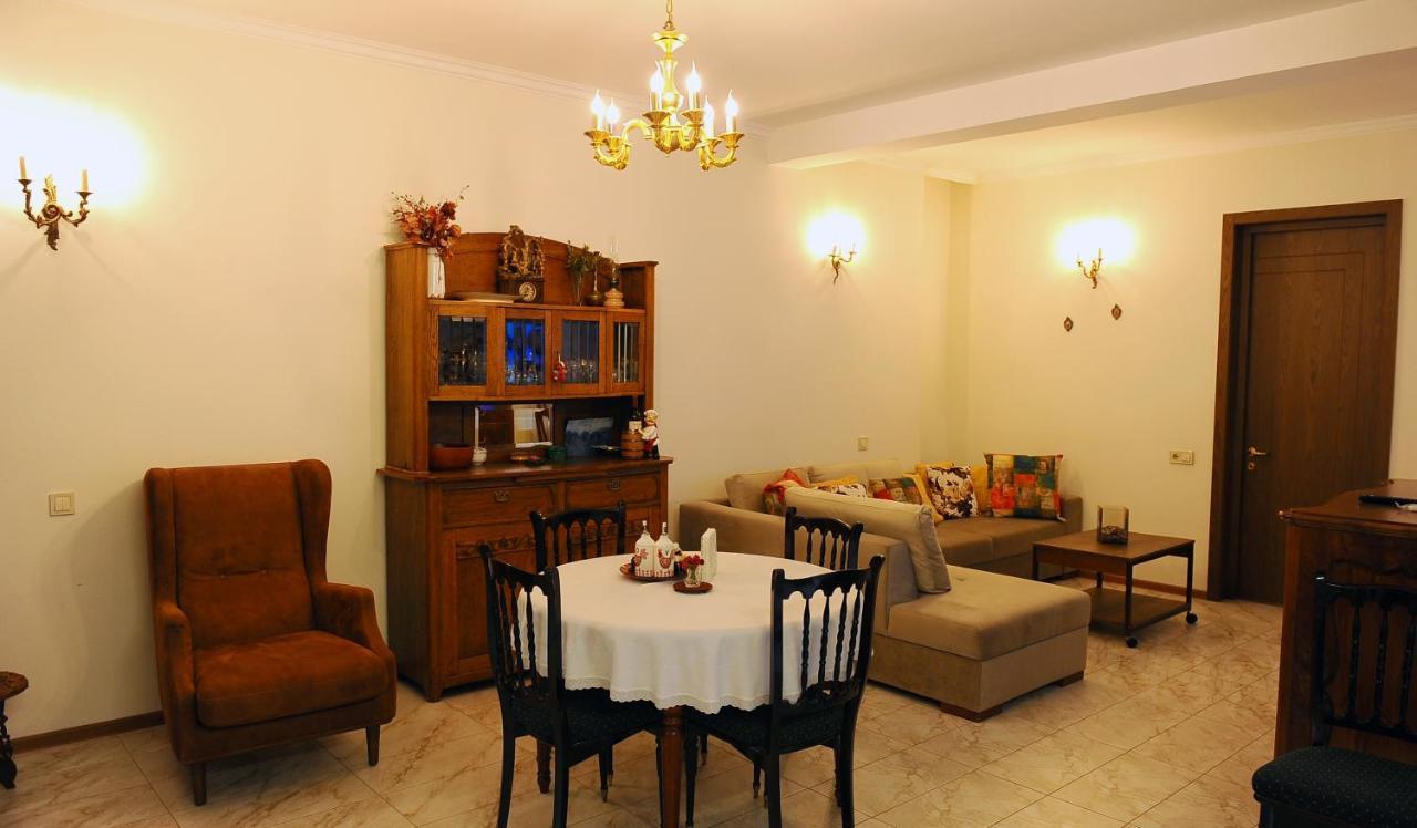 Janika Apartments Tbilisi Buitenkant foto