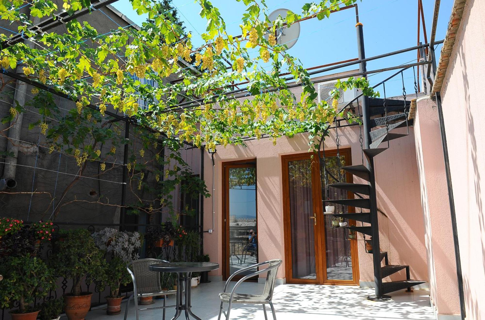 Janika Apartments Tbilisi Buitenkant foto